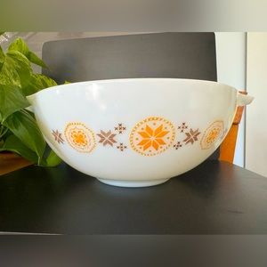 Vintage PYREX Town & Country Cinderella mixing bowl 444